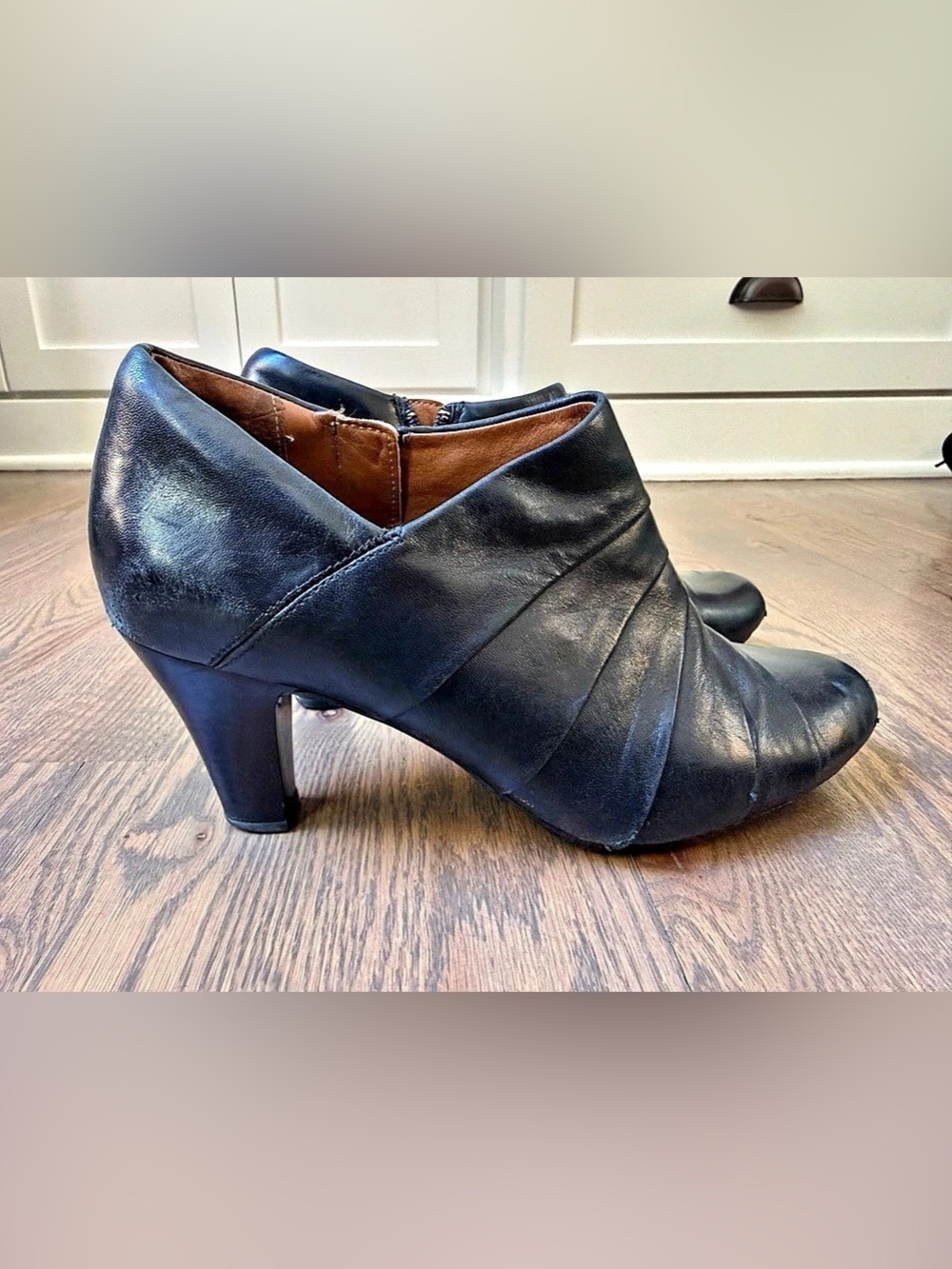 Clarks Artisan Mika Beth Black Leather Ankle Boots